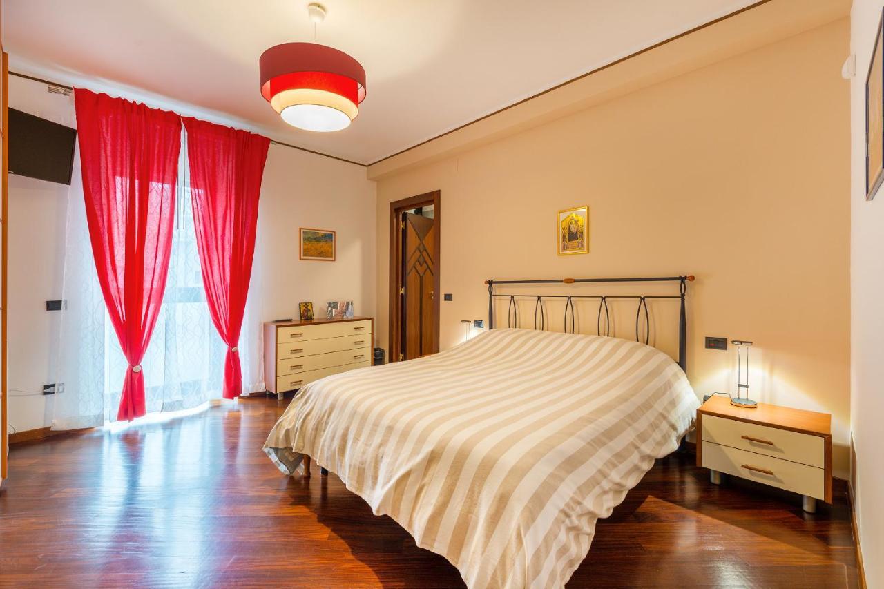 A Casa Di Sara Ermy Bed and Breakfast Bari Exteriör bild
