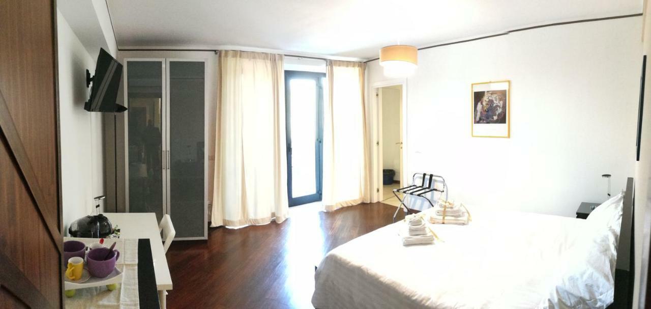 A Casa Di Sara Ermy Bed and Breakfast Bari Exteriör bild